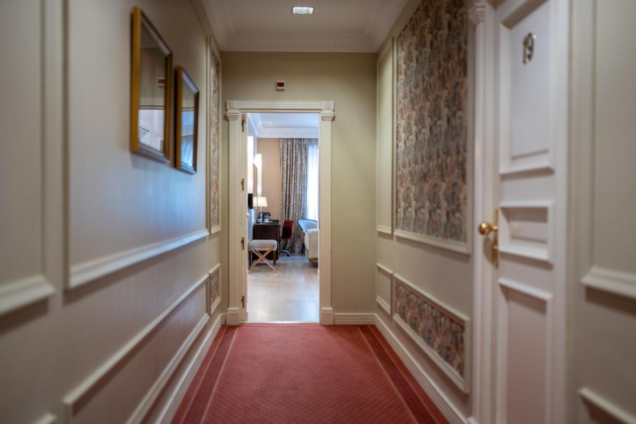 Hotel Rector Salamanca Bagian luar foto A corridor in the hotel
