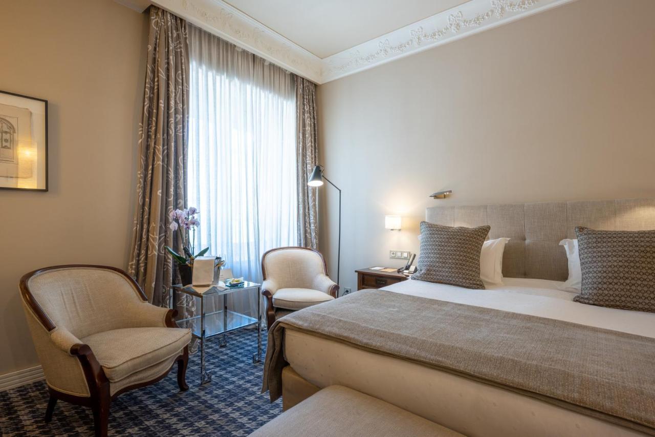 Hotel Rector Salamanca Bagian luar foto A room at the hotel