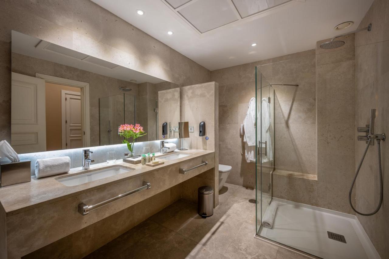 Hotel Rector Salamanca Bagian luar foto Bathroom