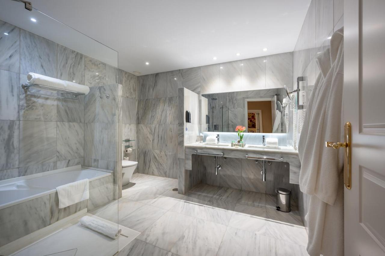 Hotel Rector Salamanca Bagian luar foto Bathroom