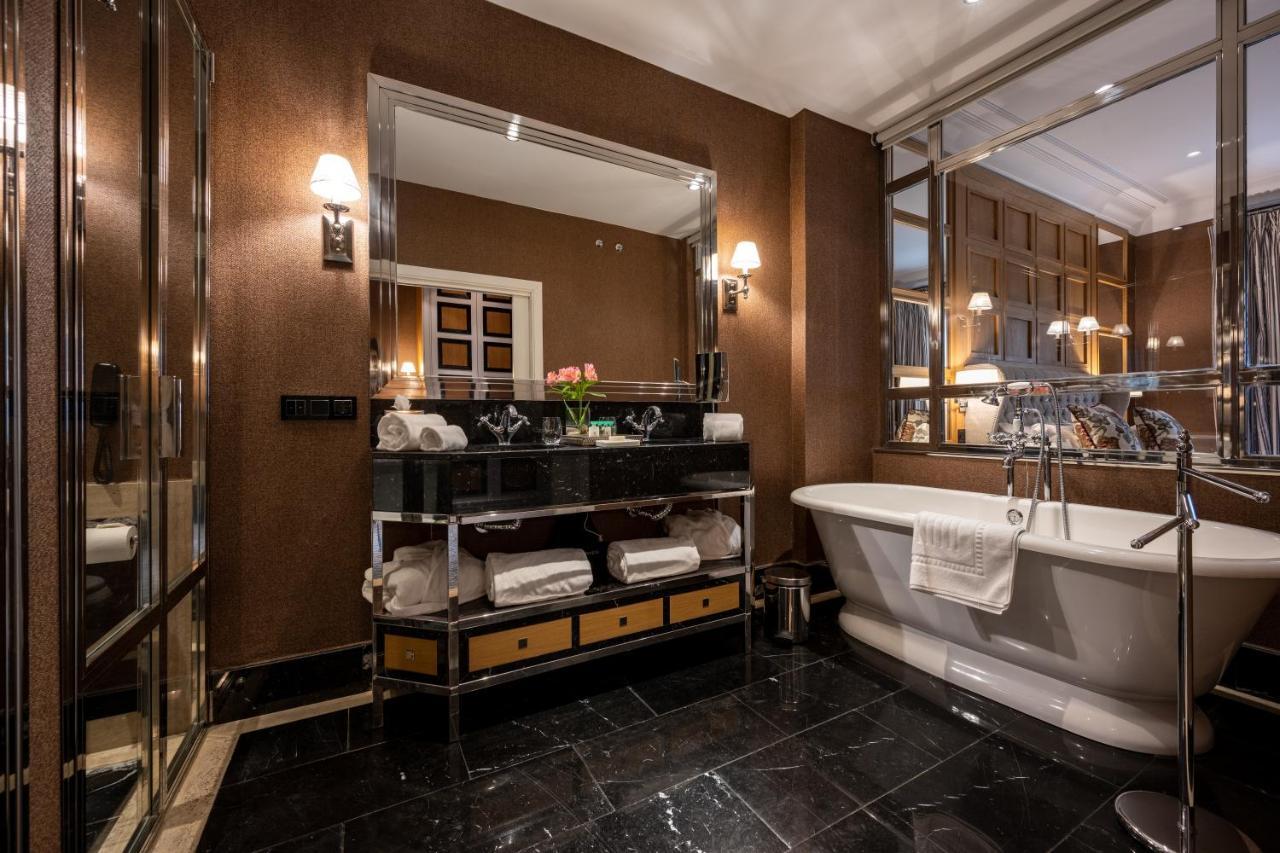 Hotel Rector Salamanca Bagian luar foto Bathroom