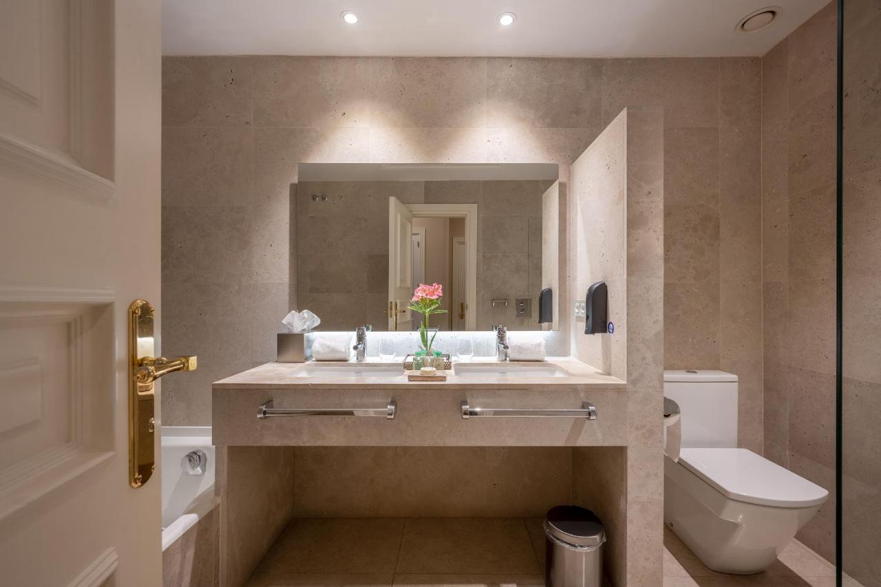 Hotel Rector Salamanca Bagian luar foto Bathroom
