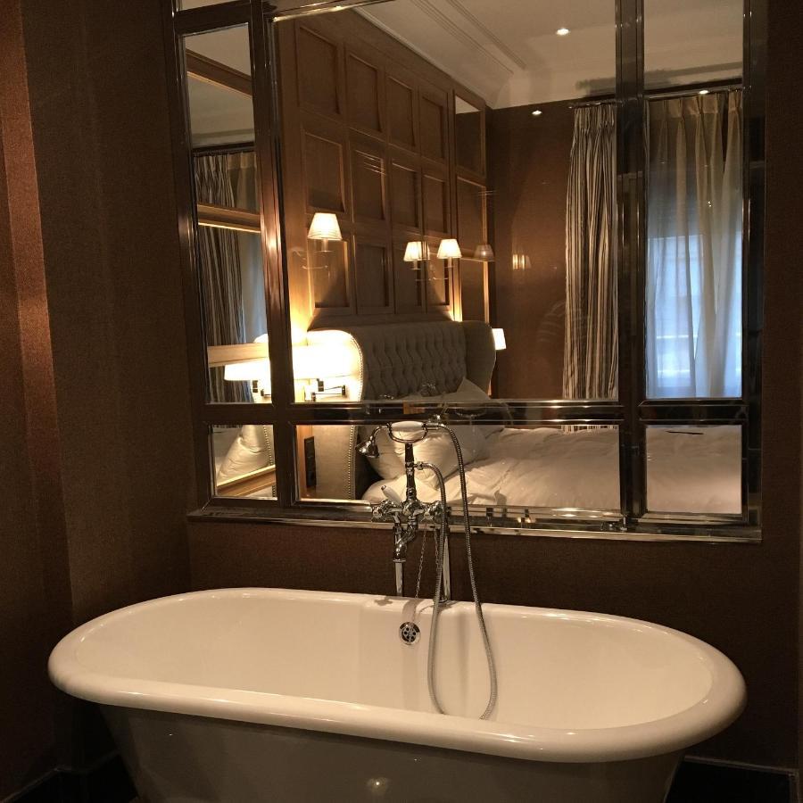 Hotel Rector Salamanca Bagian luar foto Bathroom at the Hotel