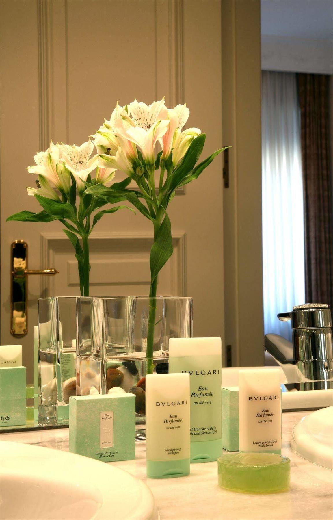 Hotel Rector Salamanca Bagian luar foto A Bulgari toiletries set