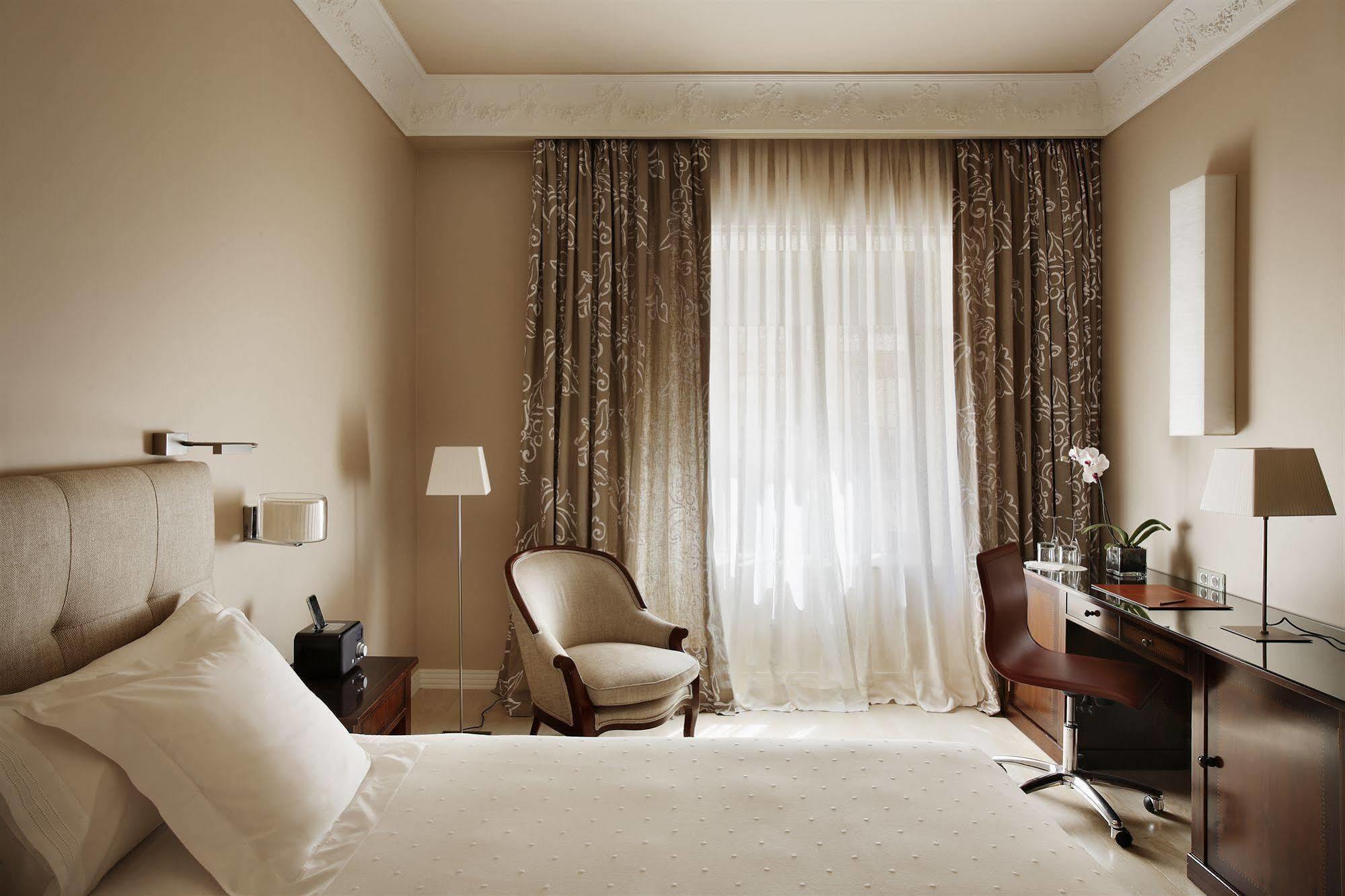 Hotel Rector Salamanca Bagian luar foto A bedroom at the hotel