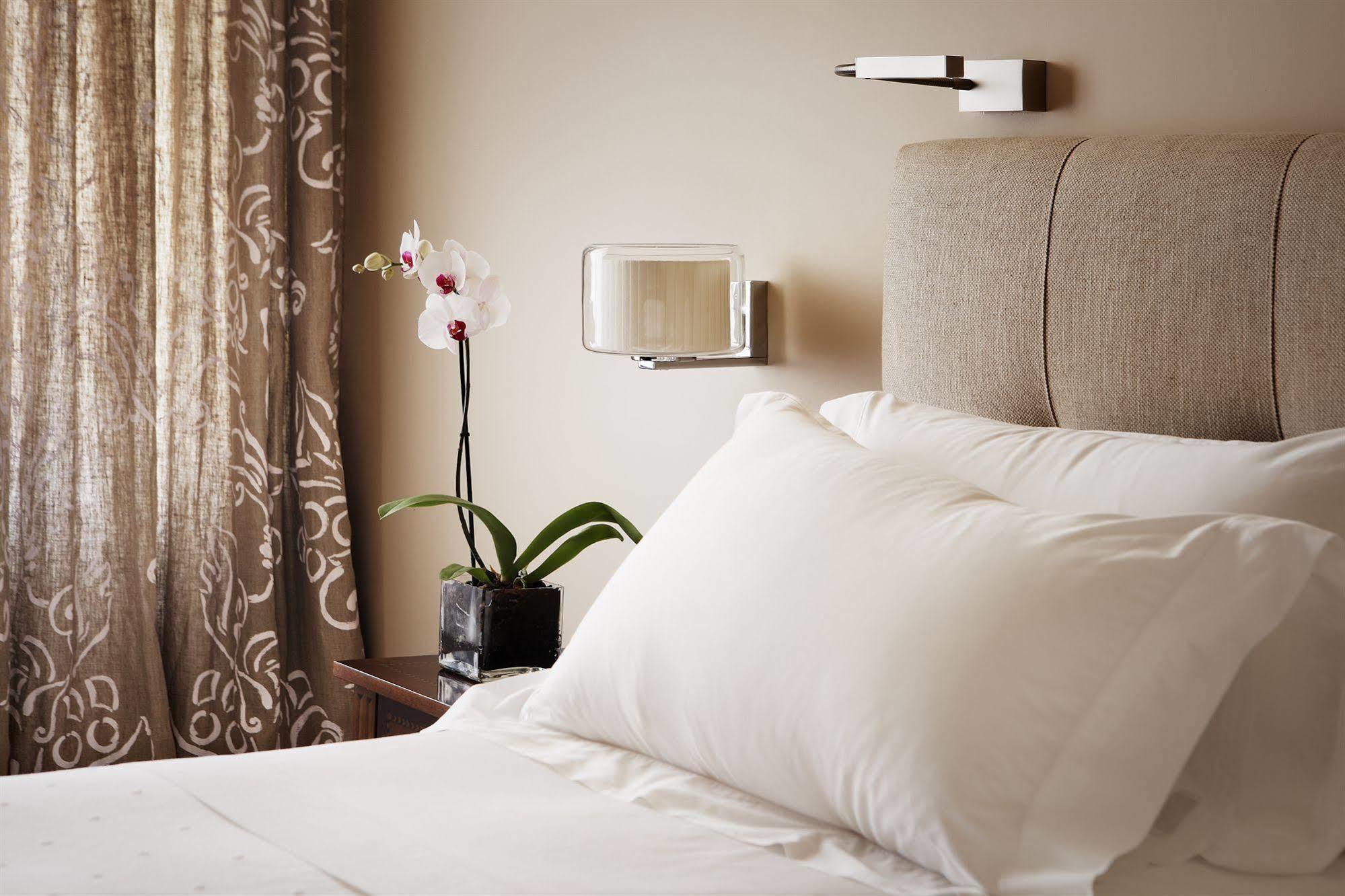 Hotel Rector Salamanca Bagian luar foto A wall-mounted light