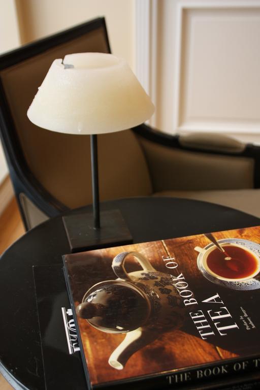 Hotel Rector Salamanca Bagian luar foto A coffee table book